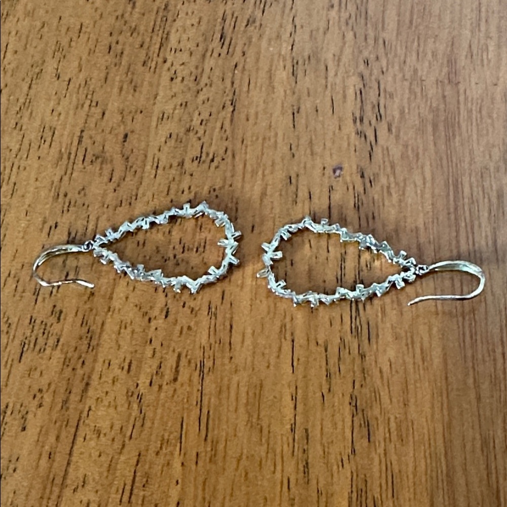 Elegant Gold Teardrop Earrings - Picture 2 of 5